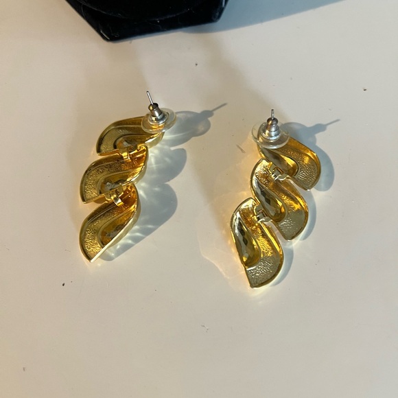 Gold tone choker and earrings. Pierced earrings 2” long, necklace 15”. Shiny. - Picture 5 of 6